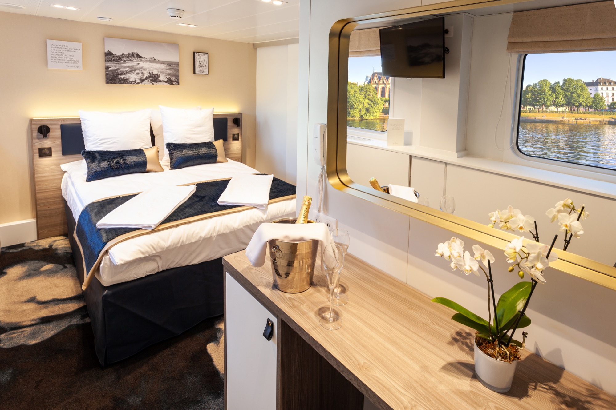 CroisiEurope MS Victor Hugo Cabin 8.jpg